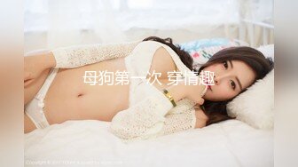 牛人潜入办公楼一路跟踪尾随 终于一窥美少女的鲍鱼